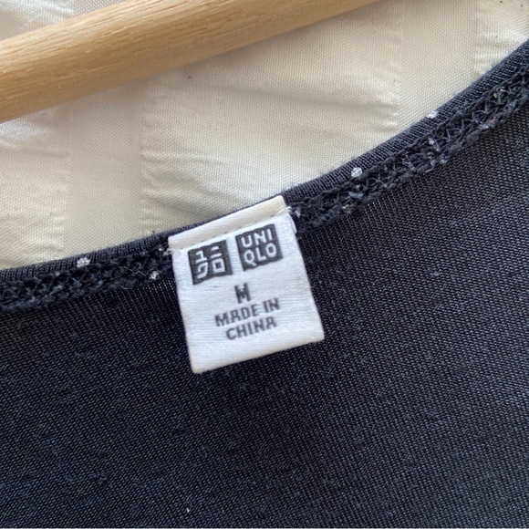 UNIQLO AIRism BLACK/WHITE POLKA DOT SHORT SLEEVED TSHIRT/TOP, SIZE MEDIUM - Picture 7 of 8